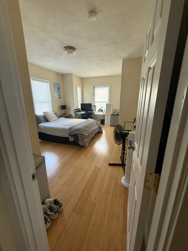 Building Photo - 34 Pratt St