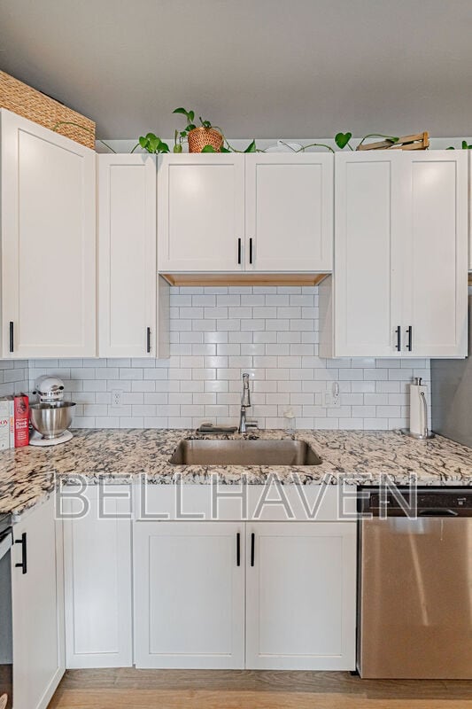 Building Photo - 380 S 3rd W