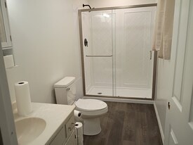 Building Photo - 384 Highland Dr