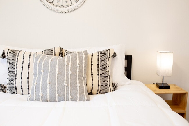 Building Photo - 619 Jack Stephens Dr