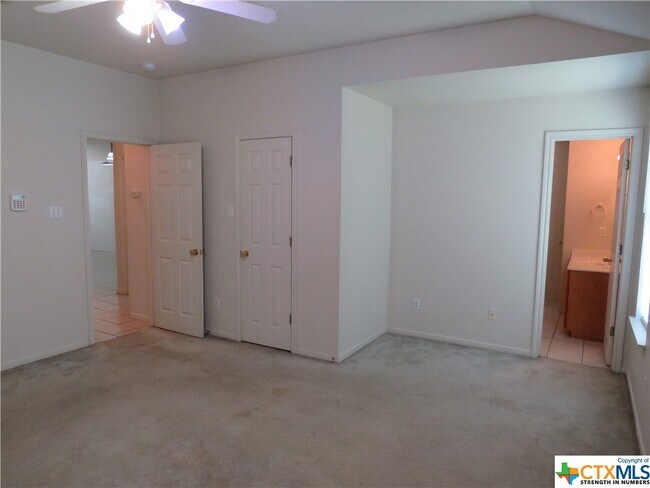 Building Photo - 3907 Hitchrock Dr