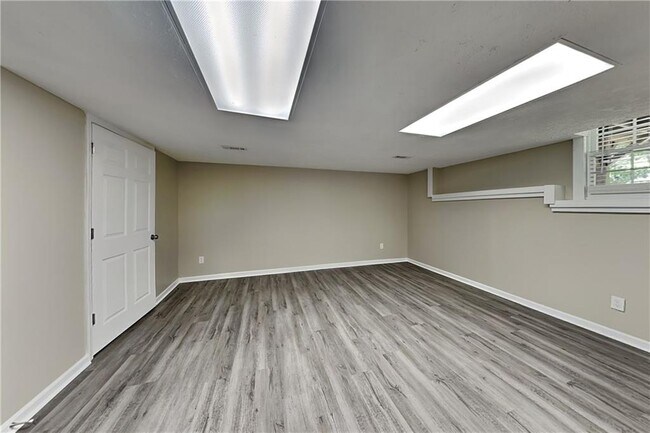 Building Photo - 166 Kelly Ct