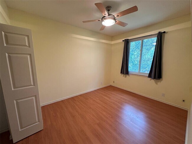 Building Photo - 1603 Azalea Dr