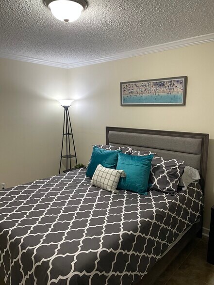 Building Photo - 4416 Dreux Ave