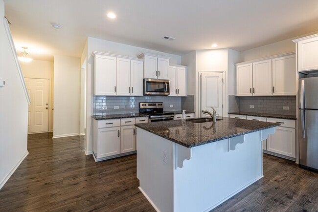 Building Photo - 3 Bedroom Townhome Bonterra Village AVAILA...