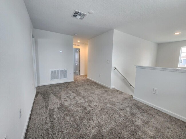 Building Photo - 1622 Reservoir Pl