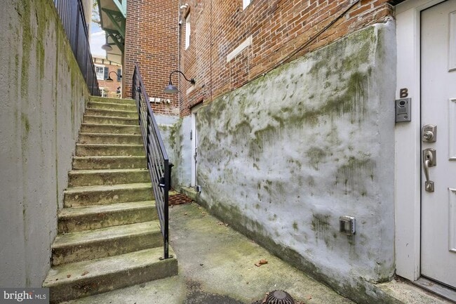 Building Photo - 2013 Mt Vernon St