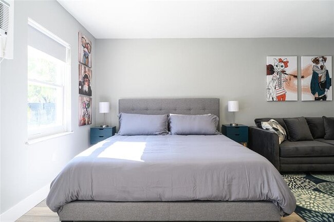 Building Photo - 1020 N Victoria Park Rd