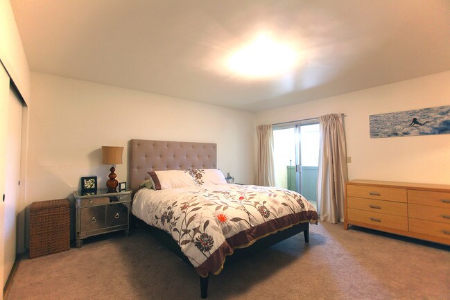 Master bedroom - 13232 Fiji Way