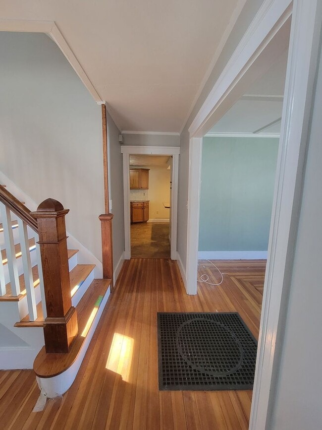 Building Photo - 4 Bedroom Single Family House Available Now!