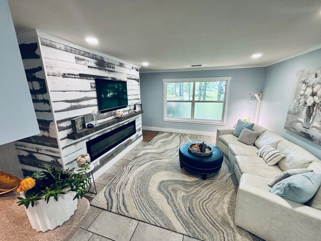 Building Photo - 2 Bedroom, 2 Bathroom Condo in Woodscape -...