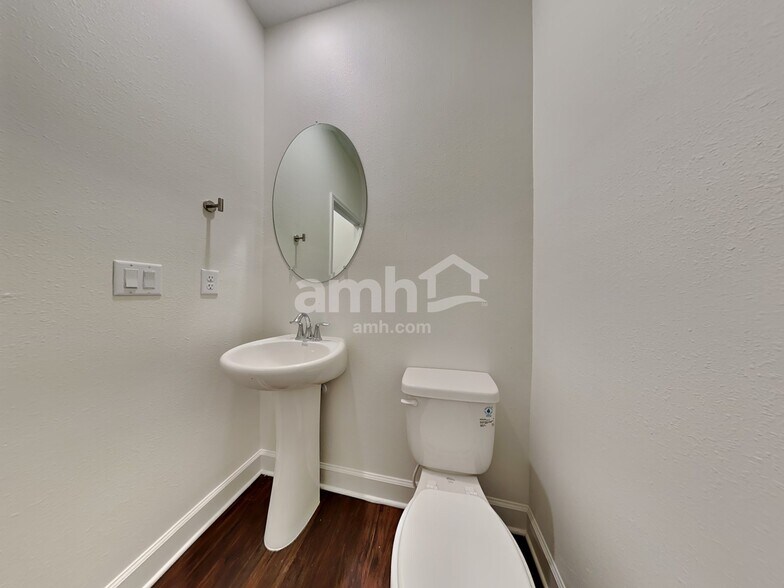 Building Photo - 10717 Coleman Rd