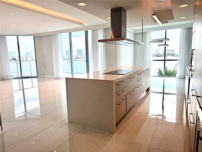 Building Photo - 17111 Biscayne Blvd