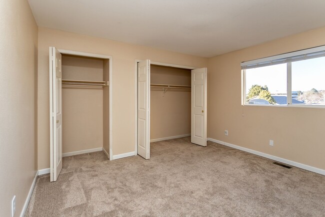 Building Photo - Charming 2-Bed, 2-Bath Townhome– Move-In R...