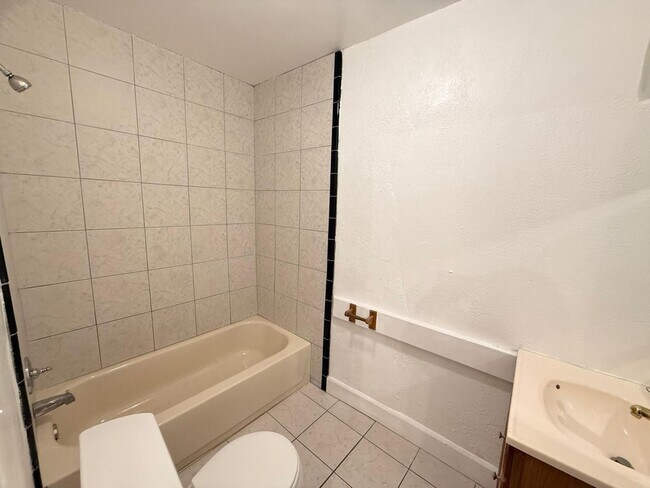 Building Photo - 8027 Ney Ave