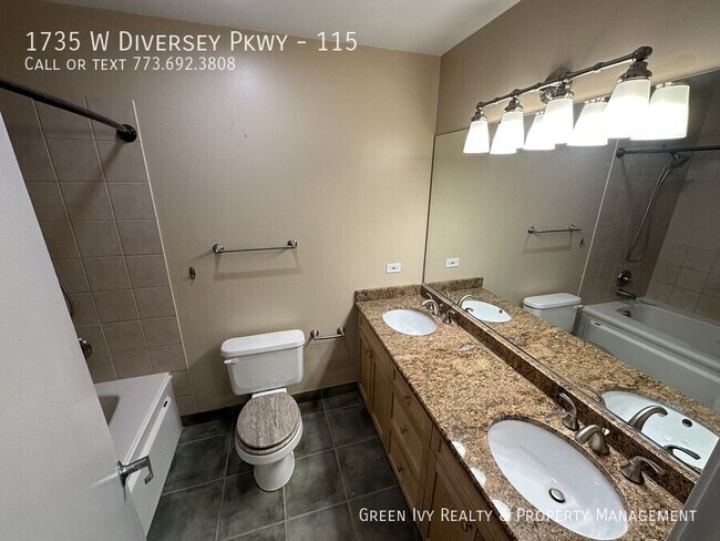 Building Photo - 1735 W Diversey Pkwy