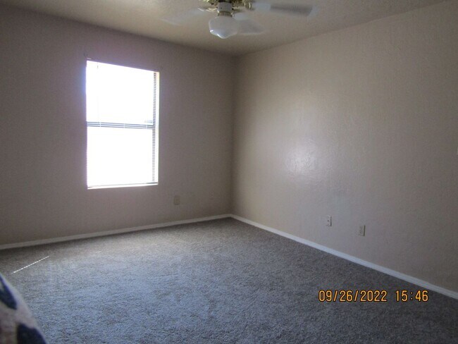 Building Photo - Very nice home located in the Rolling Hill...