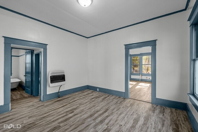 Building Photo - 3 Bedroom 1 Bath