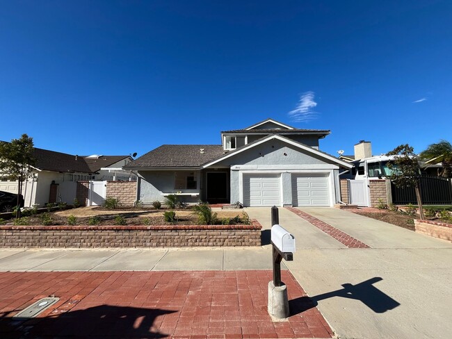 Building Photo - Simi Valley 4+3 w/downstairs bed + full bath + EV charger!