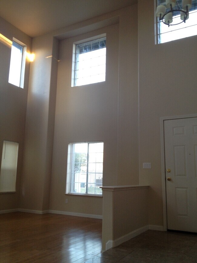 Building Photo - 5124 Paddock Ct