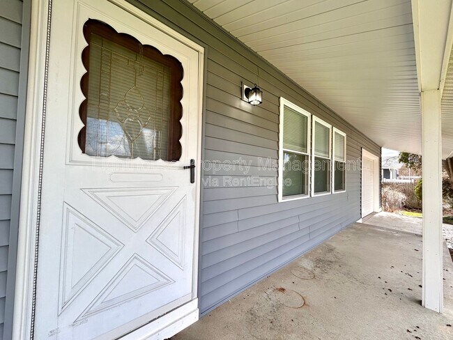 Building Photo - 818 Delray Ave SE