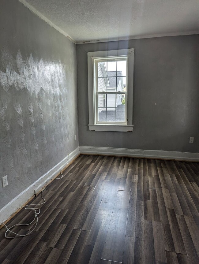 Building Photo - MOVE IN READY 4 Bedroom in the Heart of Portsmouth!