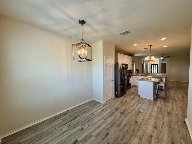 Building Photo - 546 Pepperbark Loop