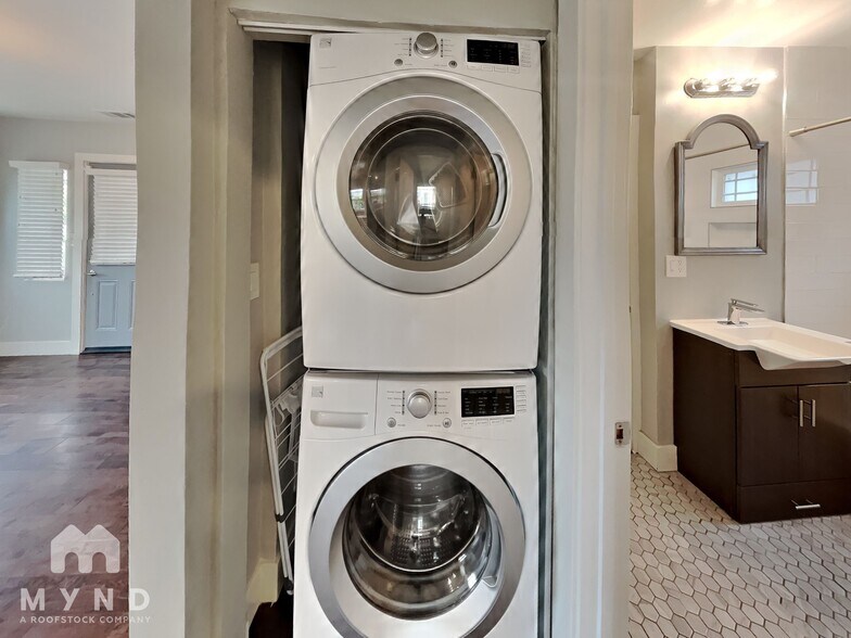 Building Photo - 1078 16th St