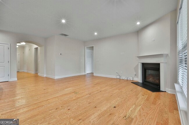 Building Photo - 330 Elkins Pl