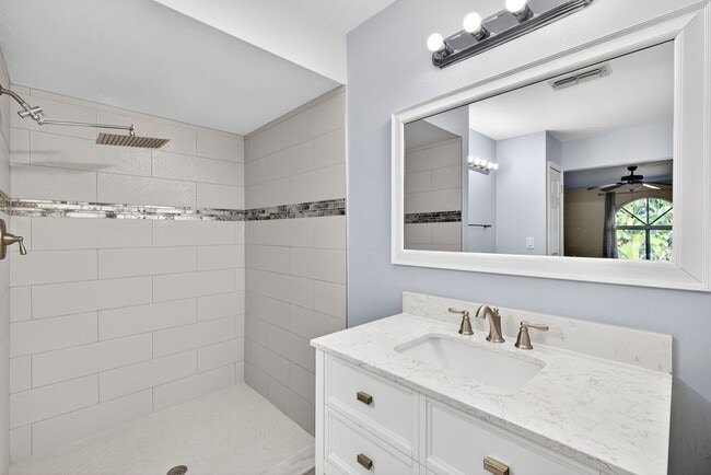 Building Photo - 2 Bedroom 2 bath Oversized Duplex with 2 Car Garage