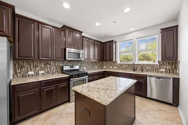 Building Photo - 7220 Wyoming Springs Dr