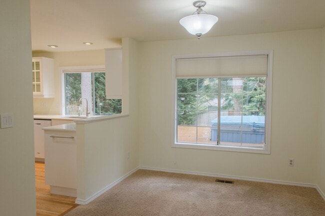 Building Photo - 3bd/2.5ba Issaquah Home