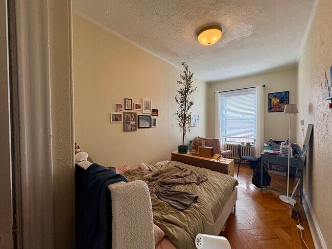 Building Photo - 914 Beacon St