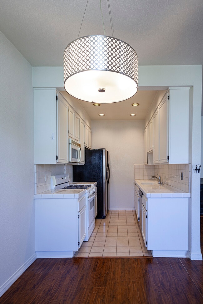 Building Photo - 14539 Benefit St