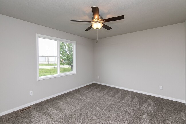Building Photo - "Rare Find: Spacious Ranch Living at Its Best in Bondurant with the lowest rent ever"