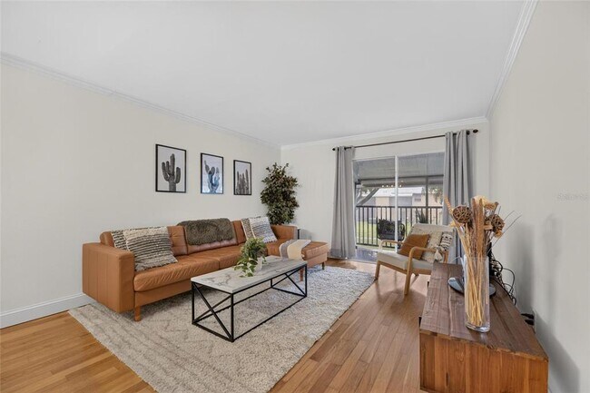 Building Photo - 3812 N Oak Dr