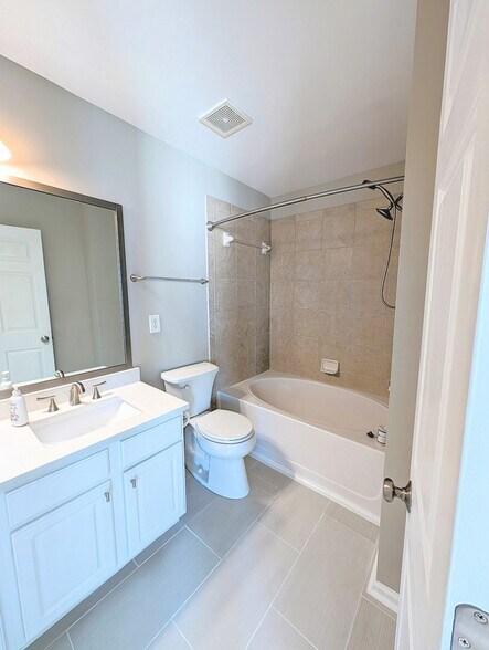 Building Photo - 1041 Annazanes Ct