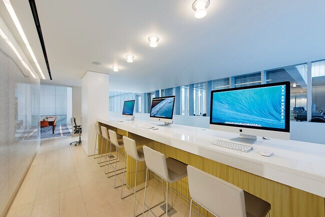 Building Photo - 900 10th St NW