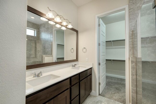 Building Photo - 204 Blue Spruce Way