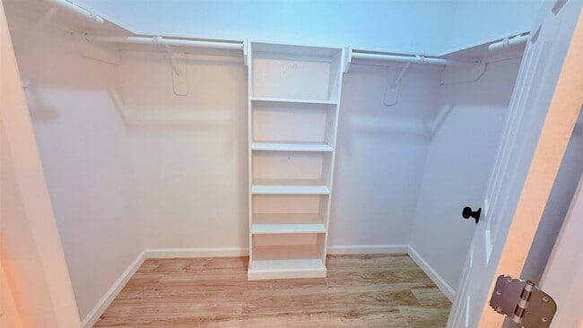 Building Photo - 7018-5914 02