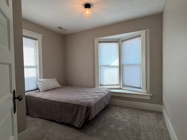 Building Photo - 512 Hancock St