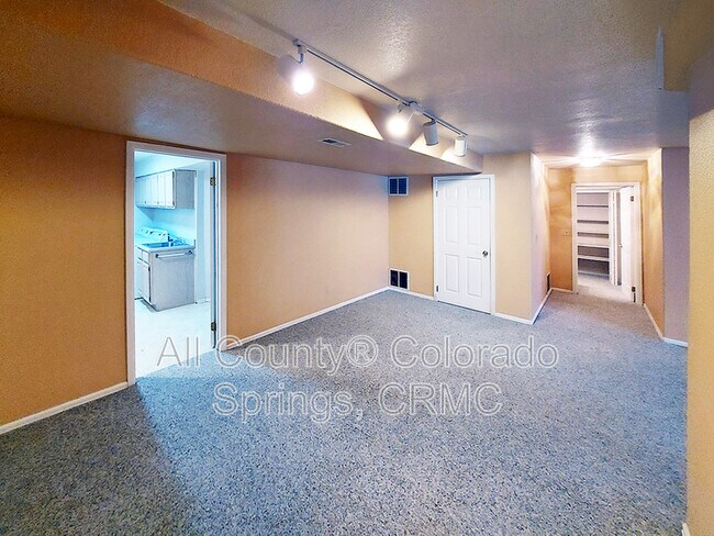 Building Photo - 6568 Foxdale Cir