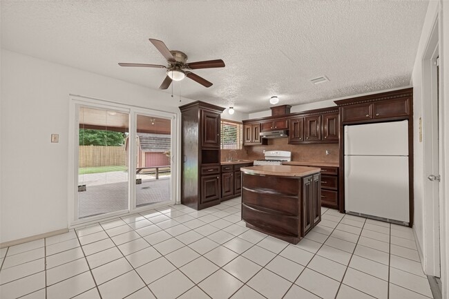 Building Photo - 5206 Olana Dr