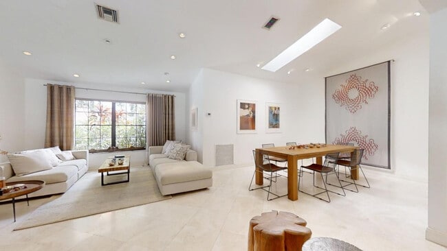 Building Photo - 2899 NW 26th Ave