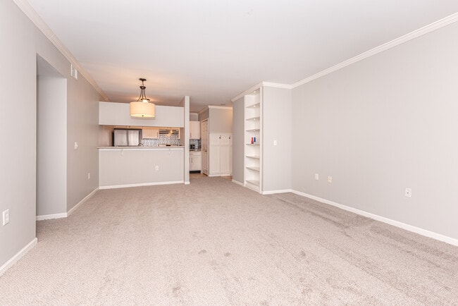 Building Photo - 2646 S Knightsbridge Cir