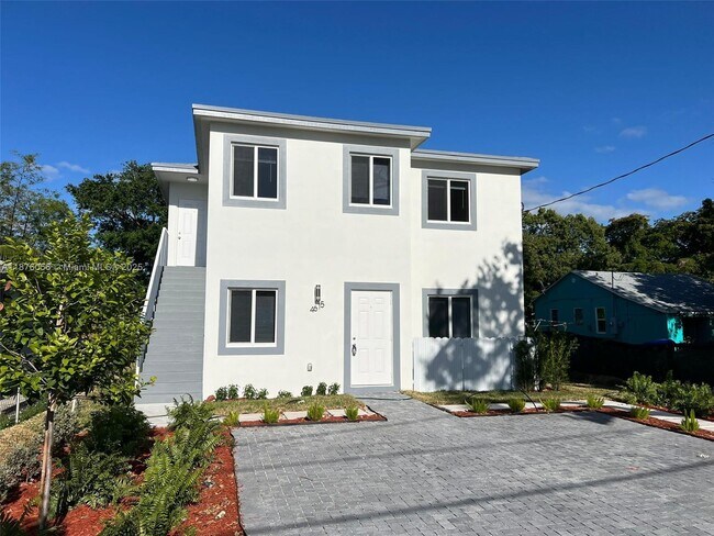 Building Photo - 4615 NW 15th Ct