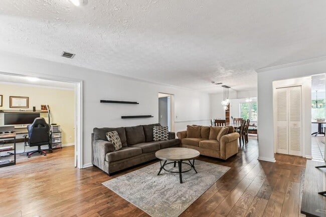 Building Photo - 19 Normandy Ct NE