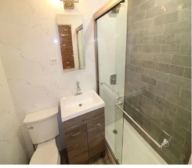 Building Photo - 743 Union St