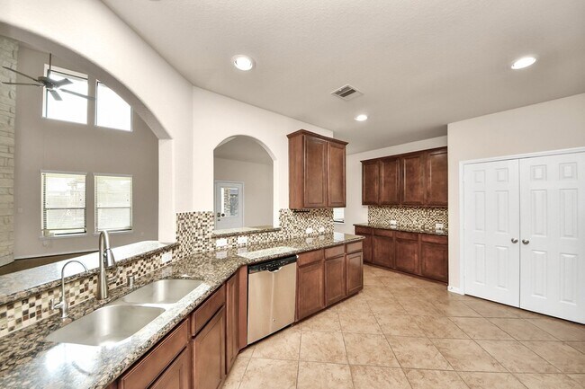 Building Photo - 5038 Gold Haven Dr