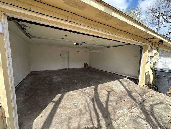 Building Photo - 4738-4740 Berridge Lane